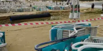 Каква е истината зад скритите тръби на плажа в Китен, които станаха видими след апокалиптичните порои? 13