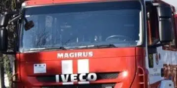 Търговска сграда в Гоце Делчев се запали – 7 часа огнеборци и доброволци гасиха заедно пламъците! 3