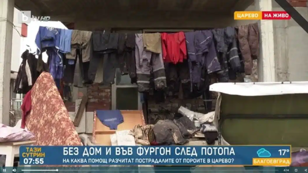 След водния потоп семейство от Царево сподели, че 3 часа са стояли на покрива на дома си по време на пороя 2