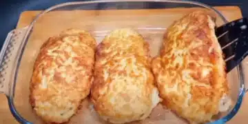 Рецептата за сочни пилешки гърди с масло на тиган, която ще накара гостите ви да питат за още 11