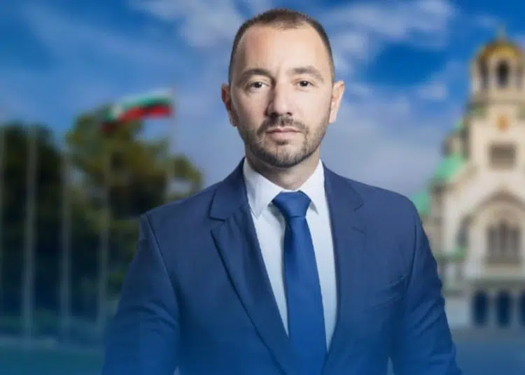 Може ли bTV да даде на съд Антон Хекимян заради напускането и влизането в политиката? 1 Може ли bTV да даде на съд Антон Хекимян заради напускането и влизането в политиката? 1
