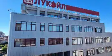 Какво ще се случи с горивата, ако рафинерията на "Лукойл" в България наистина се продаде 11