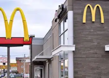 Служител на McDonald's: Снимат ви всеки път когато поръчвате с колата без да знаете 5