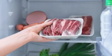 Слагайте месото само на този рафт в хладилника - има точна причина за това 2