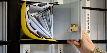 Откриха цаката на нежеланите брошури в пощата! Лепкаш това на кутията и ще ги глобяват наред! 1