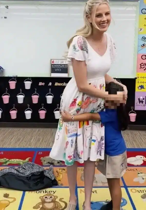 Добрият пример! Учителка позволи на деца да рисуват по роклята ѝ, после ги похвали 2
