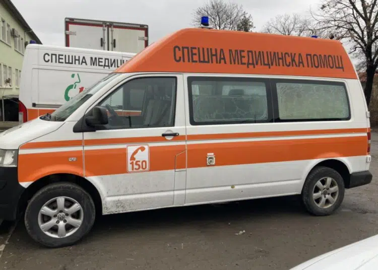 Поредни агресивни действия срещу медици: Мъж посегна на шофьор на линейка в град Дупница 1