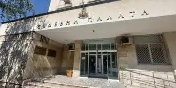 Куриоз! 43 годишна жена отнесе глоба 1000 лева – въпреки заповед да не доближава мъжа си, тя решила да го набие 9