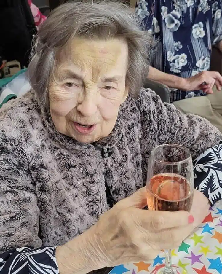 107 годишна жена, сподели своята тайна за по-дълъг живот 3