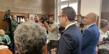 Случи се! Трите партии от опозицията внесоха вот на недоверие към правителството! 15