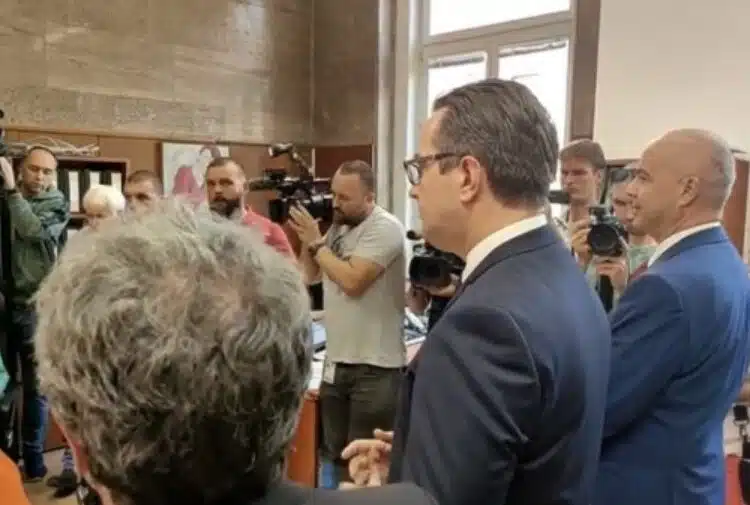Случи се! Трите партии от опозицията внесоха вот на недоверие към правителството! 1 Случи се! Трите партии от опозицията внесоха вот на недоверие към правителството! 1