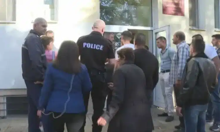 В някои секции не дават да гласуваш, ако не те познават 1