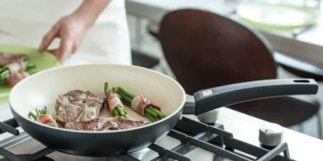 Никога не си купувайте тиган с керамично покритие. Ето защо: 10