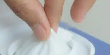 Една опаковка мокри кърпички плюс два продукта ще почистят дрехите и меката мебел завинаги! 11