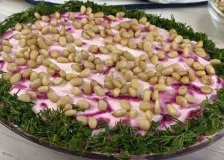 Супер евтина салата от сини сливи и цвекло, вкус, който ще запомниш! 1