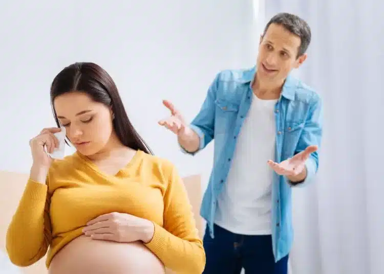 Съпруг иска да отложи раждането на детето си, за да може да съчетае отпуска по бащинство с ловния сезон 1 Съпруг иска да отложи раждането на детето си, за да може да съчетае отпуска по бащинство с ловния сезон 1