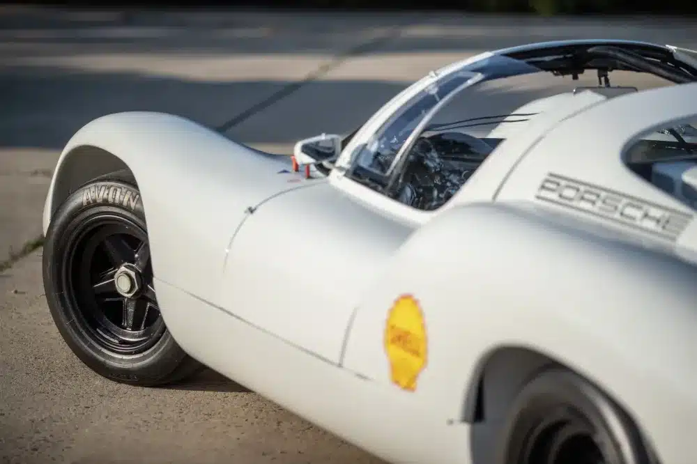Състезателна кола Porsche 910 от 1967 г. е продадена за рекордните 2,5 милиона долара 9