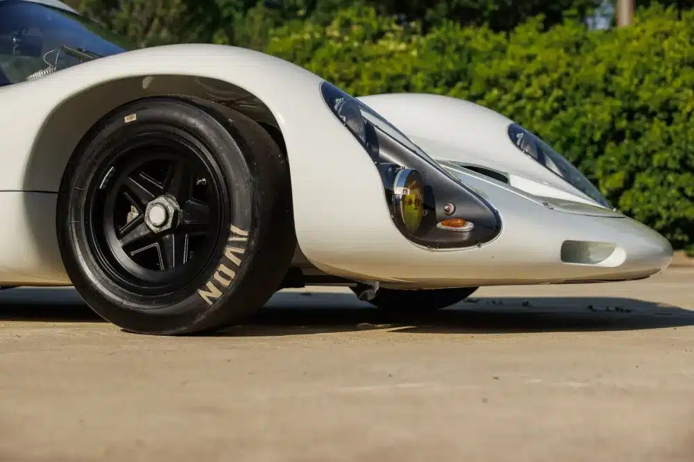 Състезателна кола Porsche 910 от 1967 г. е продадена за рекордните 2,5 милиона долара 10