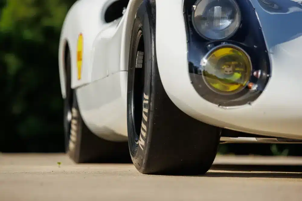Състезателна кола Porsche 910 от 1967 г. е продадена за рекордните 2,5 милиона долара 12