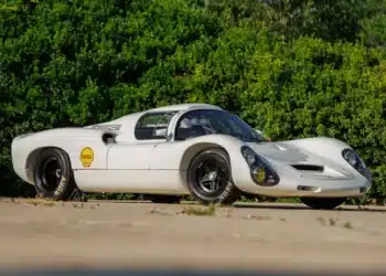 Състезателна кола Porsche 910 от 1967 г. е продадена за рекордните 2,5 милиона долара 9