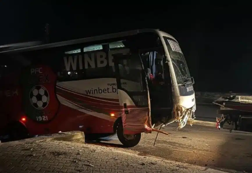 Появиха се първи кадри от инцидента с автобуса край Габрово, в който се возеха деца и шофьорът почина! 1