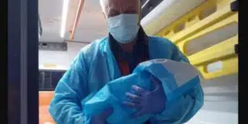 Адмирации! Бебе бе изродено в линейка от фелдшер по време на нощното му дежурство! 14