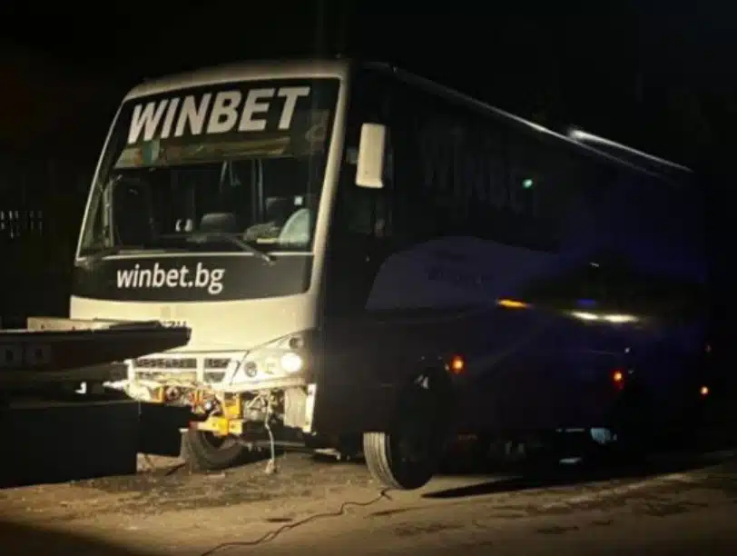 Появиха се първи кадри от инцидента с автобуса край Габрово, в който се возеха деца и шофьорът почина! 3