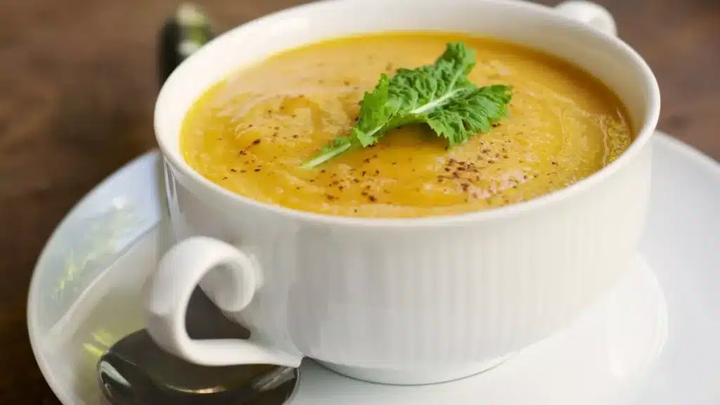 Тази супа има само няколко съставки, а е адски вкусна и идеална за студеното време пълно с вируси 1