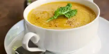 Тази супа има само няколко съставки, а е адски вкусна и идеална за студеното време пълно с вируси 15