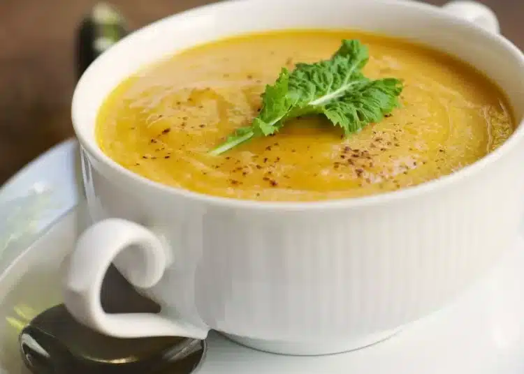 Тази супа има само няколко съставки, а е адски вкусна и идеална за студеното време пълно с вируси 1