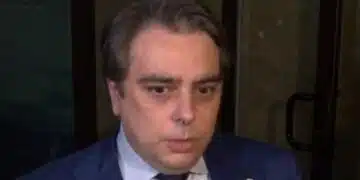 Асен Василев е категоричен, че ако заплатите и доходите са ниски, няма как да бъдем богата държава ВИДЕО 11