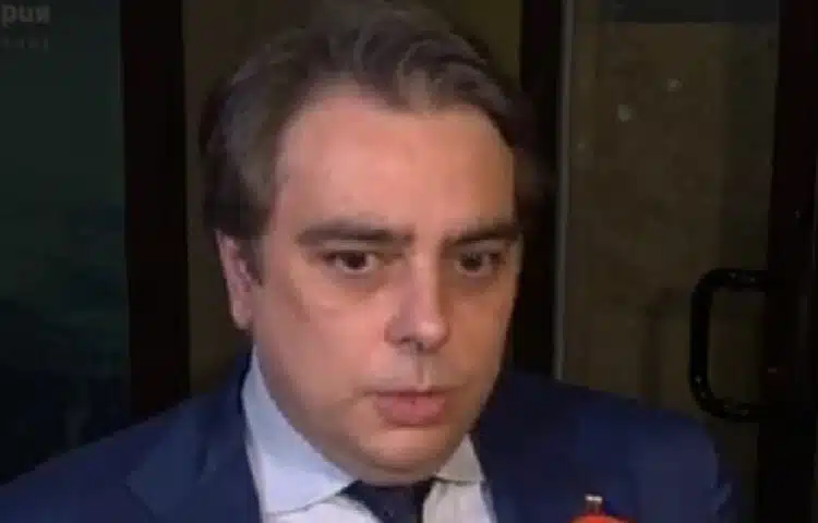 Асен Василев е категоричен, че ако заплатите и доходите са ниски, няма как да бъдем богата държава ВИДЕО 1