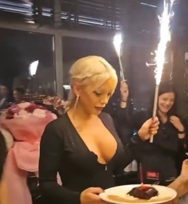 Eмануела отпразнува 42 лазарника в Пловдив със звездно парти, получи подарък за много пари 23