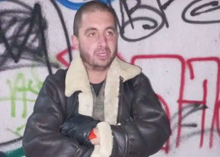 Що за държава сме?! В XXI век мъж във Варна живее в градска шахта, страда от умствена изостаналост и си няма никого 1