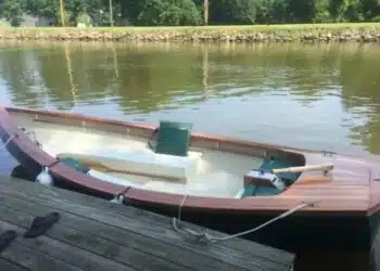 Баща и син сбъднаха мечтата си и си построиха сами моторна лодка 7