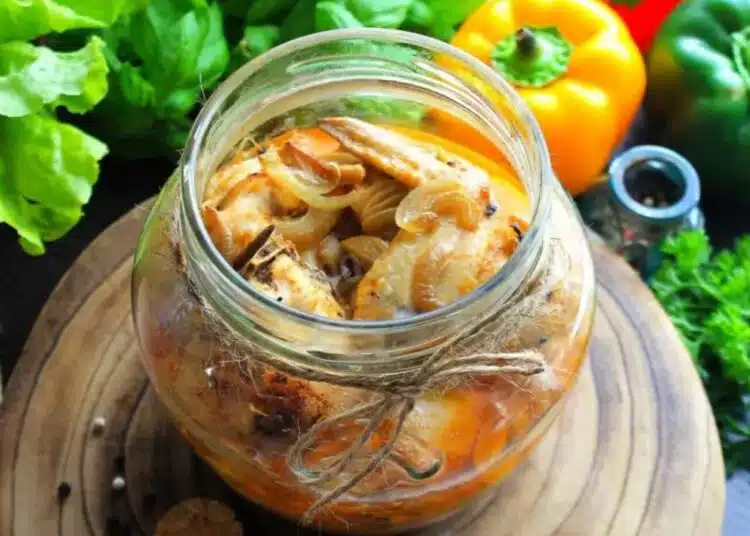 Със сигурност не сте правили месо по този необичаен начин: вкусно и апетитно пилешко в буркан 1