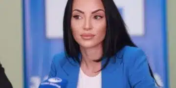 Шампионката по преференции в ГЕРБ – чаровната Славена Точева АУТ от парламента! 3