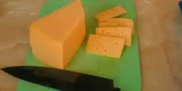 Трябва да сложиш само две кубчета в кутията с кашкавал и повече няма да се разваля 15