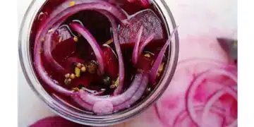 Известни готвачи споделиха рецептата за най-вкусния маринован лук 2