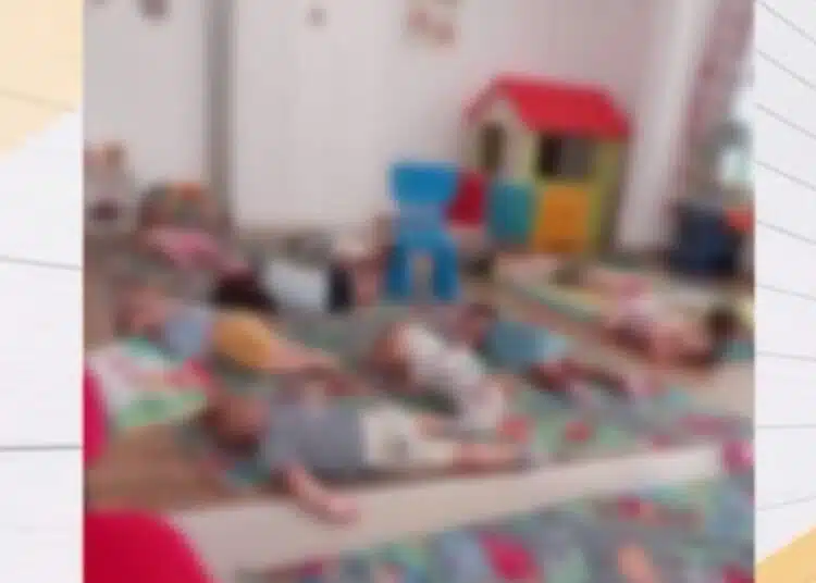Родители алармираха, че децата им (2г – 4г) са били принудени да спят на пода в мнима „детска градина“ и без храна 1