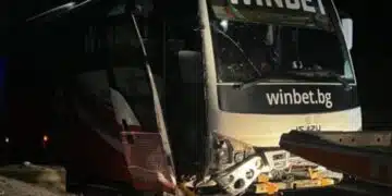 Появиха се първи кадри от инцидента с автобуса край Габрово, в който се возеха деца и шофьорът почина! 1