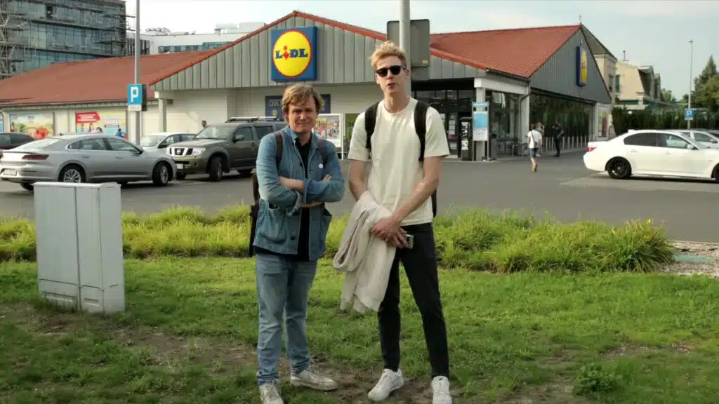 Англичани са принудени да летят до Полша, за да пазаруват в Lidl, защото е по-евтино 2