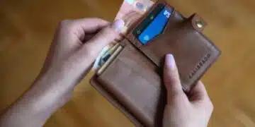 Ако искате портфейлът ви е да е пълен с парички, трябва да премахнете това от него веднага 1