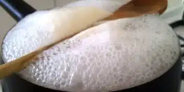 Приятелка ми сподели какво да слагам върху съда за готвене, за да не излизат мехурчета пяна 7