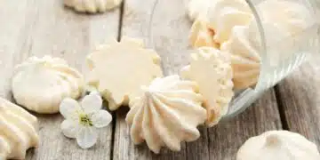 Нужни са ти 3 съставки и ще докараш вкуса от детството: пухкави домашни целувки за цялото семейство 4