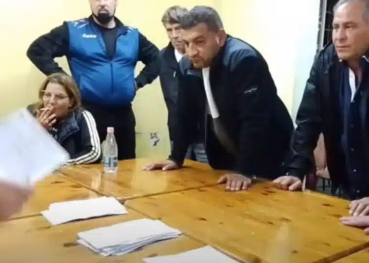 Куриозите от изборите извират един след друг! Появи се НОВ скандален запис на СИК в Габровница (ВИДЕО) 1