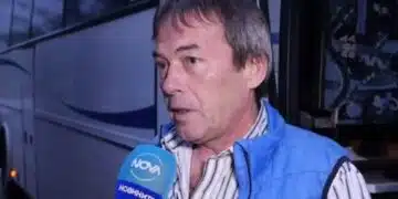 Ученици обраха шофьор на автобус – отишъл да си вземе вода, задигнаха му чантичката с 4000 лева служебни пари! 3