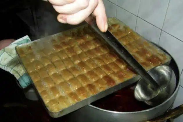 Хем баклава, хем сочна, хем с бисквити - онемяващо наситен вкус, а рецептата е много лесна 4