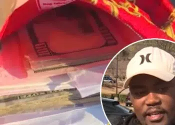 Шофьор на такси върна 8 хиляди на младеж, който ги забрави в колата 7
