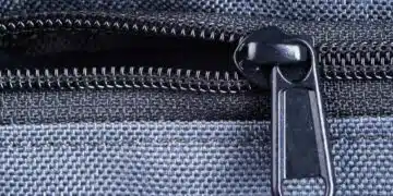 Не давай пари за шивачки! С този трик за нула време оправяш и най-неработещия цип 1